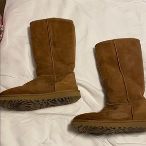 Chestnut tall Ugg’s, lightly worn. Size 8